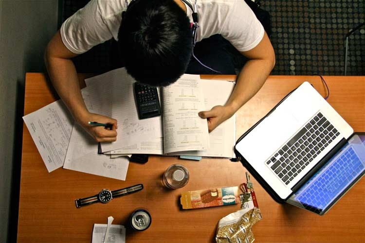 Preparação para estudar para concursos sem gastar com cursinhos caros